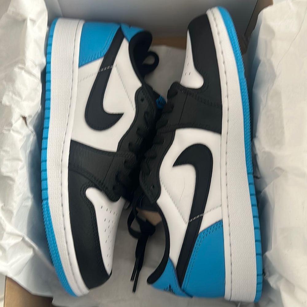 Jordan 1 low powder blue size 6.5Y